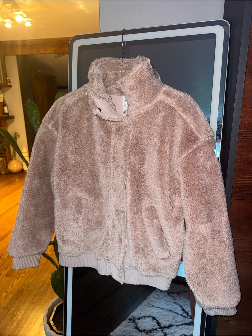 ALO Yoga taupe/ pinkish color  Sherpa Varsity Jacket sz small great for fall - Picture 6 of 13